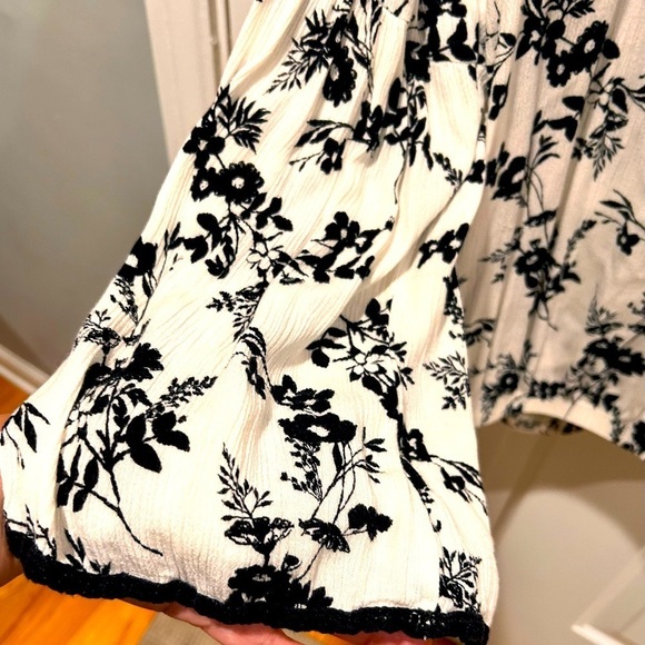 Torrid Womens 0X White Floral Print Bell Sleeve - Picture 9 of 14